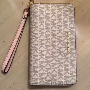 NWT Michael Kors Travel Smart Phone Case Wristlet - Pink & Khaki